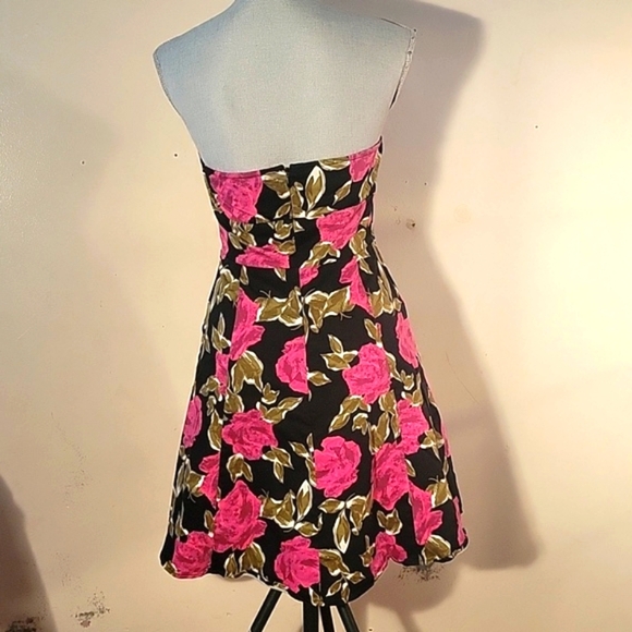 Twenty-One Woman's Strapless Roses on Black Mini Dress Size: M - Picture 4 of 7